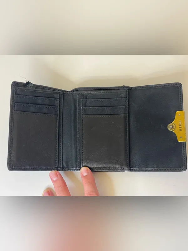 Fossil Women’s Vintage Black Leather Wallet with Gold Hardware‎ - Image 3