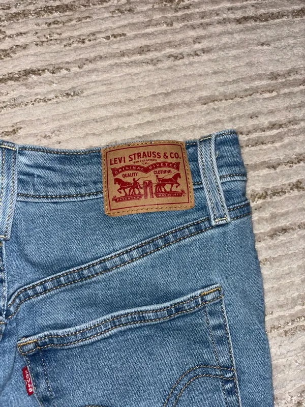 Levi’s Ribcage Straight Jeans - Image 4