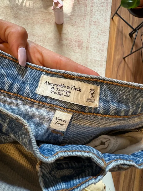 Abercrombie High-Rise Jeans - Image 3
