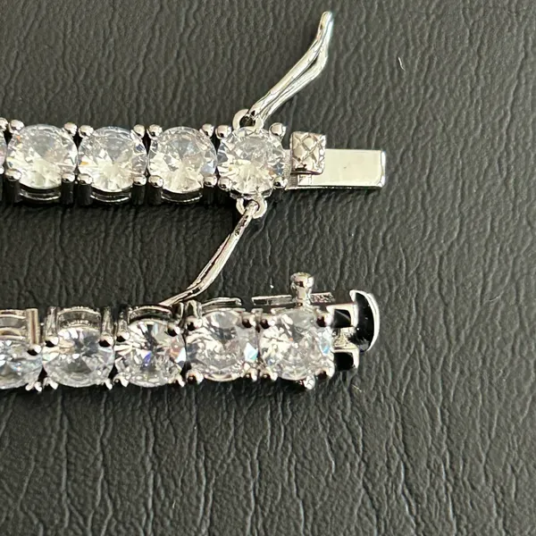 Moissanite Tennis Bracelet VVS1 5mm 7 Inches Silver Brand New - Image 4