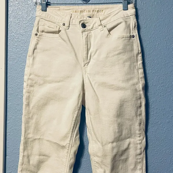 Size 4 American Eagle White Mom Straight Leg Stretch Jeans - Image 2