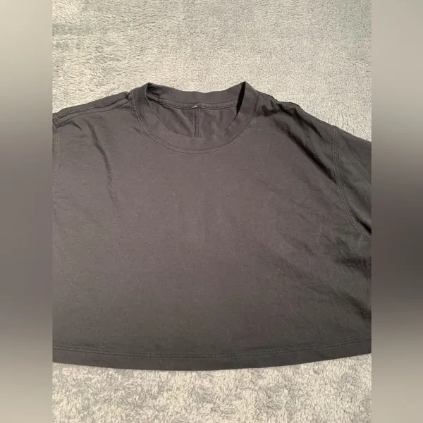 Lululemon Black Women's Crop Top - Image 3