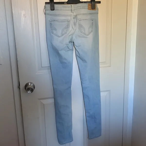 Hollister light wash jeans size 00 waist 23 - Image 4