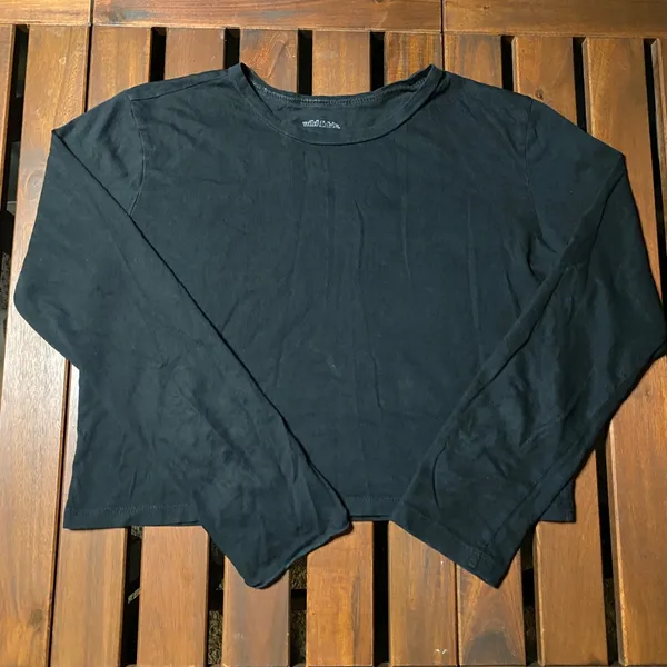 Wild Fable Women’s Black Long Sleeve Crop Top size S - Image 2