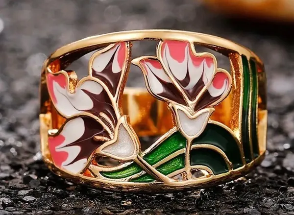 Gorgeous Ladies Gold Enamel Flower Ring - Size 7 - Image 3