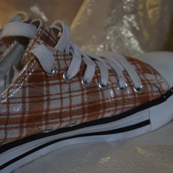 Classic Basketball Sneakers Shimmering Plaid Bronze, Size 9 - Image 6