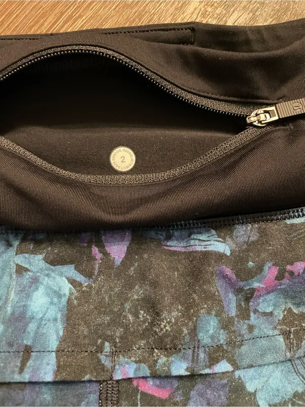 lululemon athletica Speed Up Short Black Waistband Floral-Print Athletic Size 2 - Image 6
