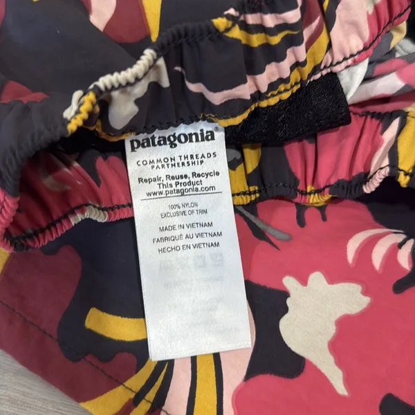 Patagonia women’s barely baggies floral hibiscus shorts - Image 7