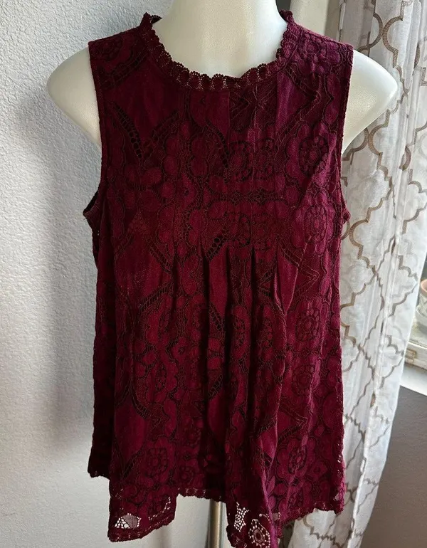 Doe & Rae Burgundy Sleeveless Lace Top Size M - Image 2