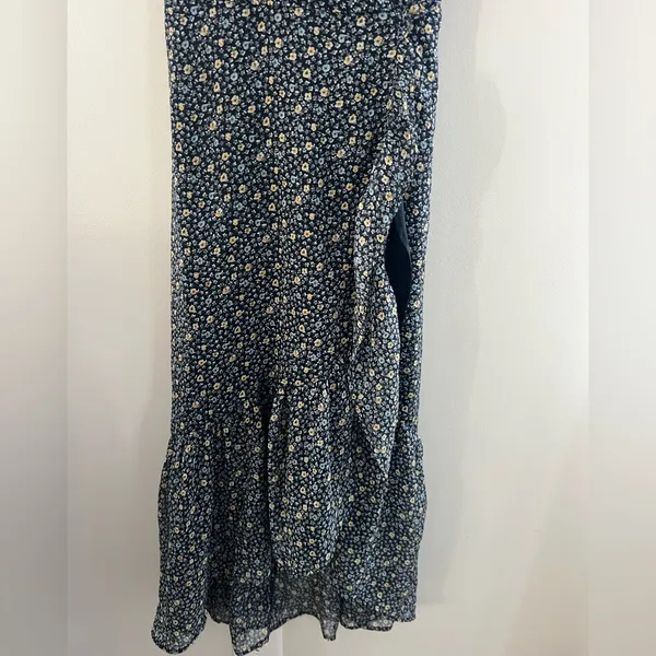 Abercrombie & Fitch Navy Floral wrap Dress with ties. Size XS. - Image 4