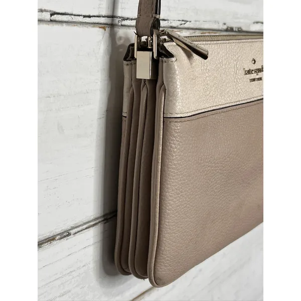 Kate Spade Leila Two-Tone Crossbody Bag Purse Small Leather Beige Taupe Neutral - Image 3