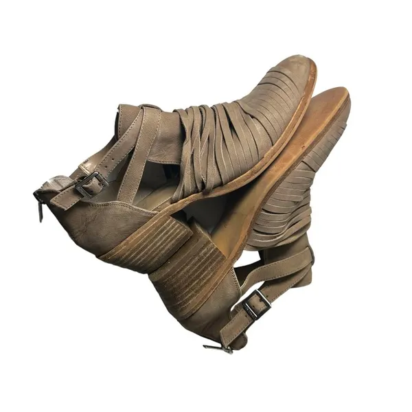 Vince Camuto Women's Sz 7.5 Pamelle Boot Tan Taupe Nubuck Sliced Leather Cutouts - Image 8