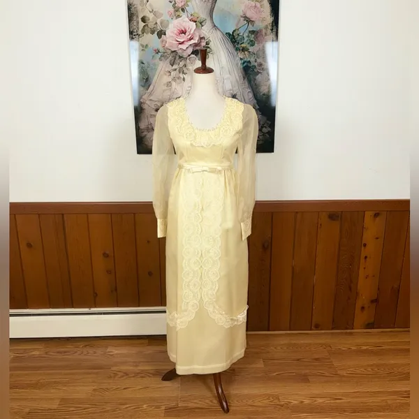 Gorgeous Vintage 1960s Ivory Sheath Wedding Gown - Image 4