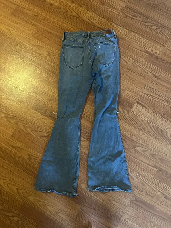 Hollister High-Rise Flare Jeans - Image 2