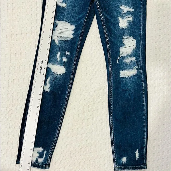 Vervet Haylie Women's Blue Denim Jeans NWT- Size 29 Distressed New #163 - Image 7