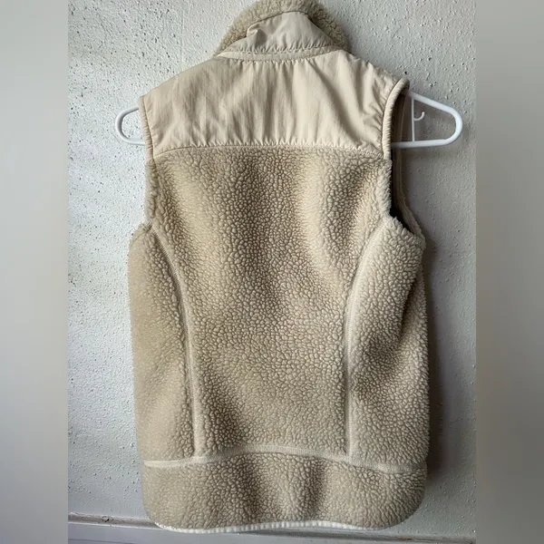 Patagonia Women’s Retro-X Fleece Vest Small Beige Sherpa Full Zip - Image 4