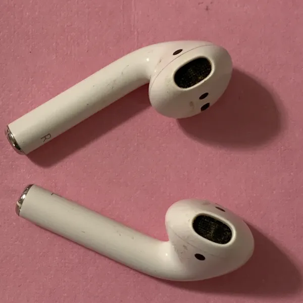 Apple AirPods 1st Generation In-Ear Headsets with Charging Case - White - Image 3