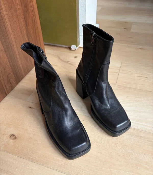 L’intervalle black boots Size 7.5 - Image 3