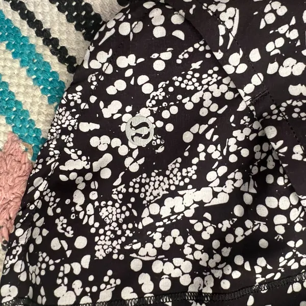 Lululemon speed‎ short in size 4 - Image 9