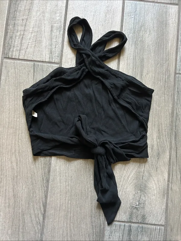 ILLA ILLA Black Ribbed Halter Crop Top - Image 3