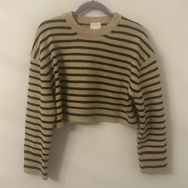 NWT H&M Beige Black Striped Pattern Dropped Shoulders Short Sweater Size Medium - Image 2