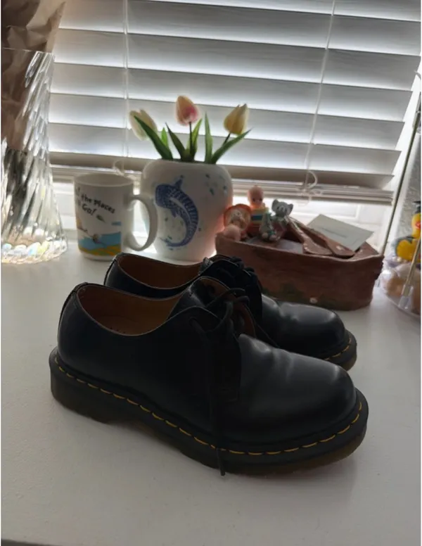 Dr. Martens 3 eyelet low cut shoe - Image 3