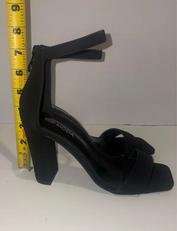 black Top Moda block heel strappy sandals feature an ankle strap with a zipper closure and an open square-toe design - Image 3