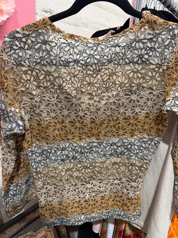 Vintage lace quarter sleeve top - Image 6
