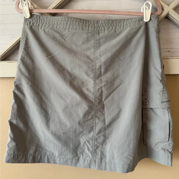 PATAGONIA Women's Size 8 Skort Skirt Mini Nylon Outdoors‎ Gray Pockets - Image 2
