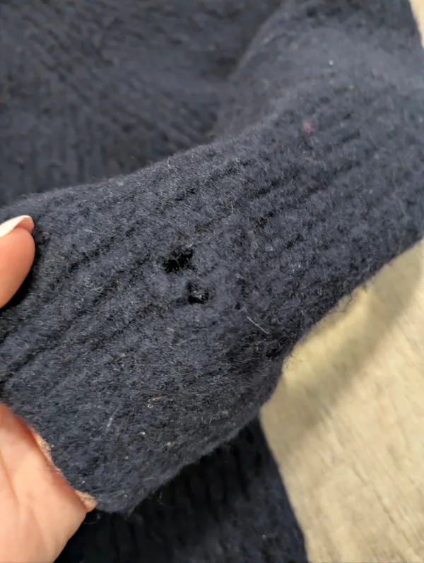 Vintage Abercrombie & Fitch Navy Wool Sweater Size Medium - Image 5