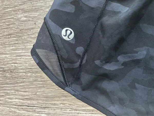 Lululemon Hotty Hot Shorts Incognito Camo Multi Grey / Black 4” Size 2 Tall - Image 5