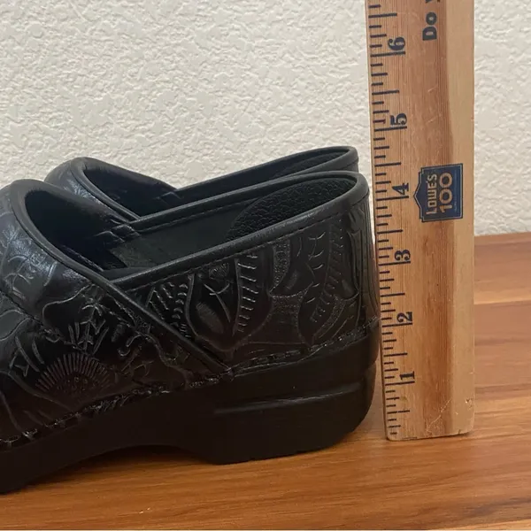 Dansko 906020202 Professional Clog Black Tooled Leather Clogs Size 39 8.5-9US - Image 11
