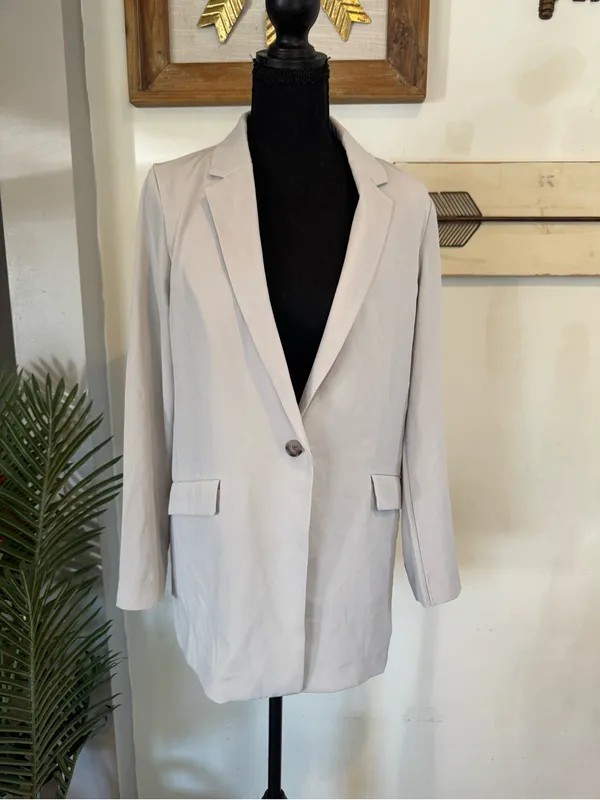Uniqlo Women's Cream Single-Button Blazer - Image 2