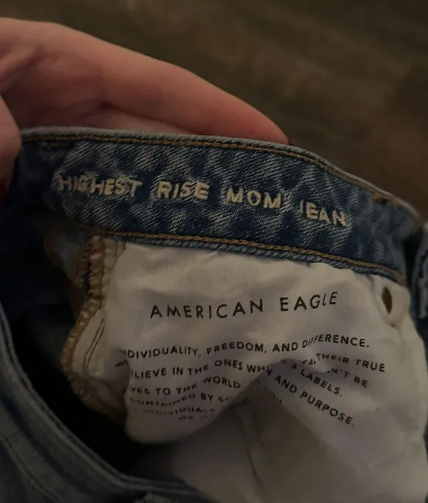 American Eagle Highest Rise Mom Jeans - Image 4