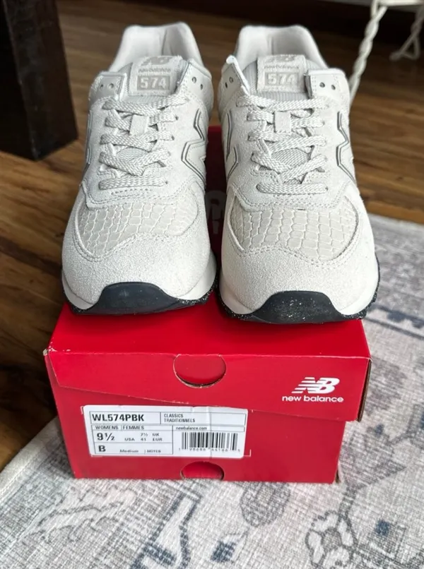 New Balance 574 Women's Beige/ Taupe Grey Calcium Classic Croc Sneaker size 9.5 - Image 3
