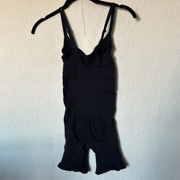 Skims sz L Seamless‎ Sculpt Mid-Thigh Bodysuit Onyx black New without box shorts - Image 7