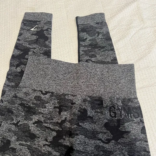 Gymshark buttscrunch black camo leggings M women - Image 3