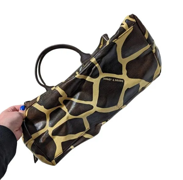 Dooney and Bourse Giraffe Print Tote Bag June Monza Coated Canvas Shoulder Purse - Image 3