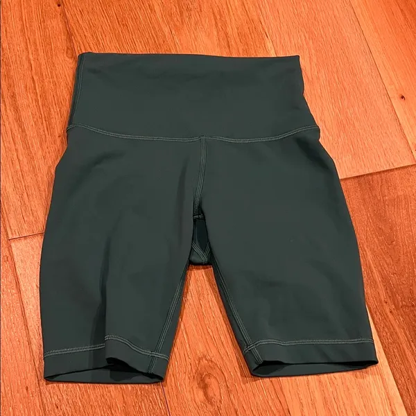 lululemon athletica Green Wunder Train High-Rise Shorts 8” size‎ 4 - Image 2