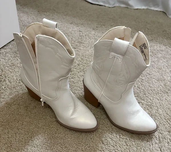 Off white boots Size 6.5 - Image 3