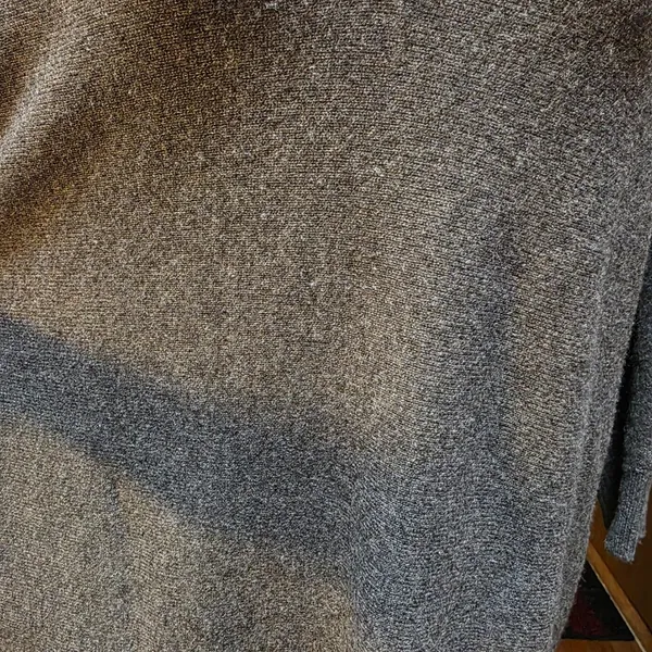 Neiman Marcus Exclusive Heather Grey Cashmere Knit V Neck Sweater - Image 5