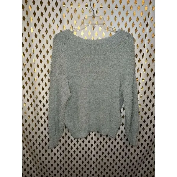 Universal thread Fuzzy v neck sweater size M - Image 2