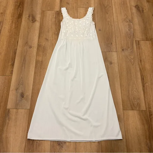 🌟Vtg🌟 Embroidered Empire Waist Maxi Knit Night Gown White / Blue Sz M - Image 2