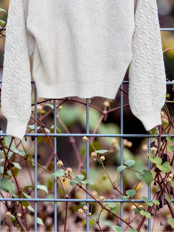Lulus Cream Cable-Knit Sleeve V-Neck Sweater Size Medium NWT - Image 9
