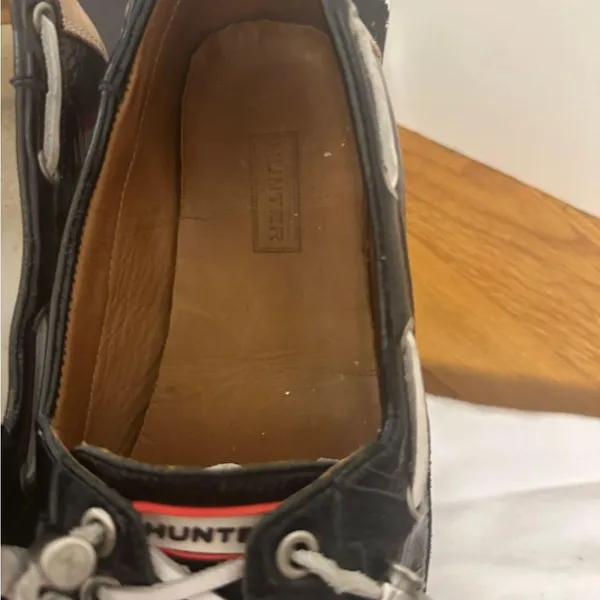 Hunter Willemberg Boat Shoes Black Patent and Soft Pink 7.5 - Image 3