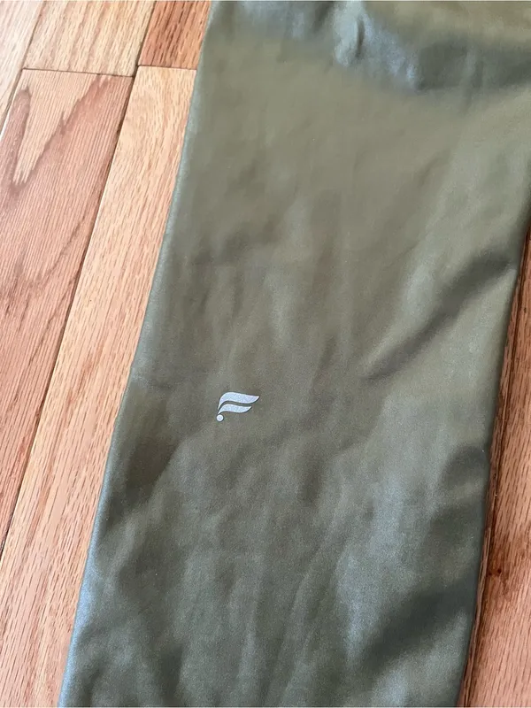 Fabletics Coated Leggings Medium Olive Green Motion 365 Faux Leather Gym Pilates - Image 6