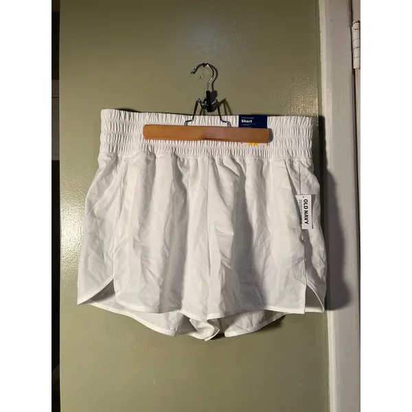 Old Navy Women's Size Large Extra-High Rise Short 3" Inseam White Stretch Tech - Image 4