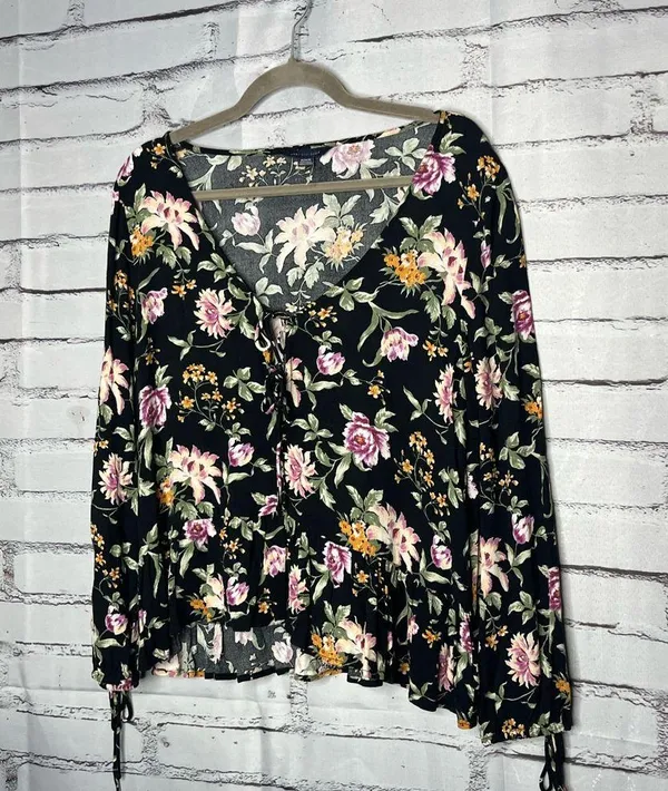 American Eagle Black Floral Tie-Front Blouse M Silky Viscose Resort Casual Top - Image 8