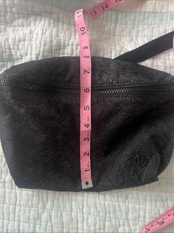 lululemon athletica black and reflective Fanny pack - Image 11