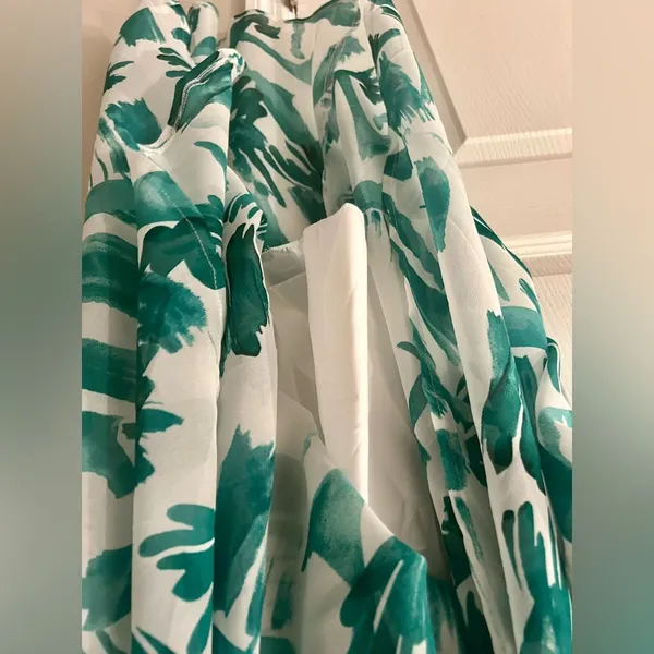 NWT Elegant Green and White Women's Dress Size Medium - Image 4